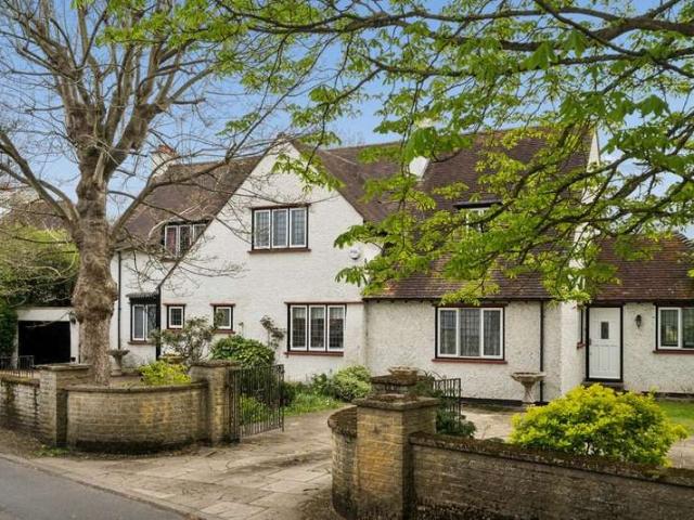 Farm for sale in Bray Wick, Bray