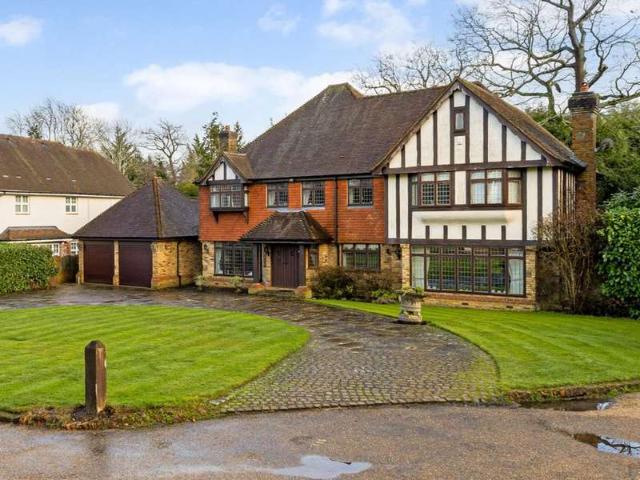 Apartment for sale in South Kensington, Greater London