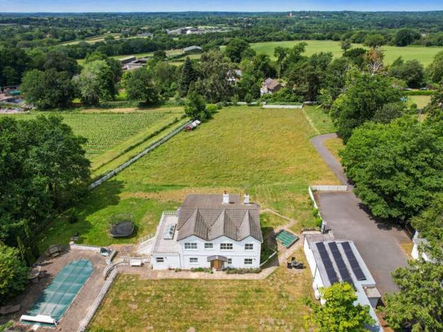Farm for sale in Thorpe, Row Town