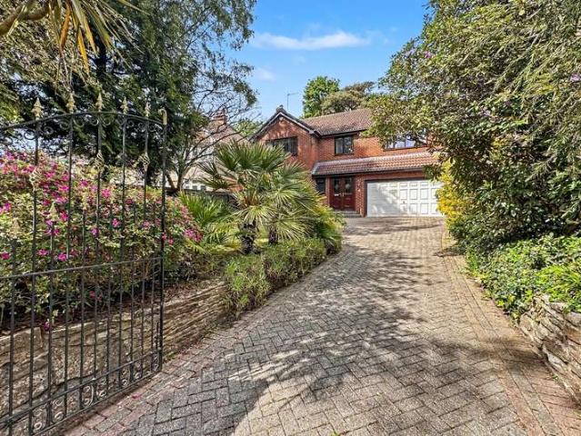 Farm for sale in Holdenhurst, Bournemouth