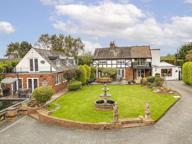 Farm for sale in Brownhills West, Chadsmoor