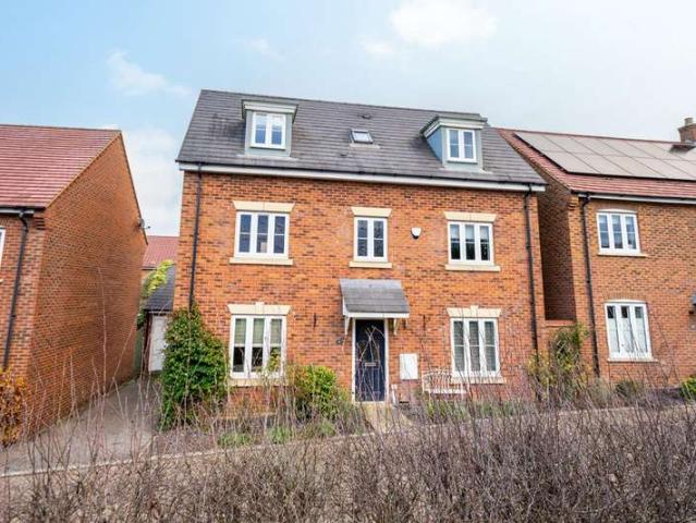 Farm for sale in Pitstone