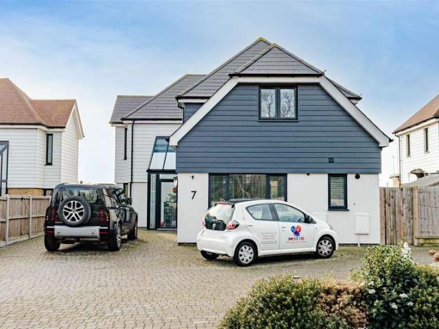 Farm for sale in Chilton, Acol