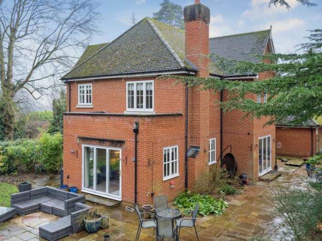 Farm for sale in Wooburn, Bourne End
