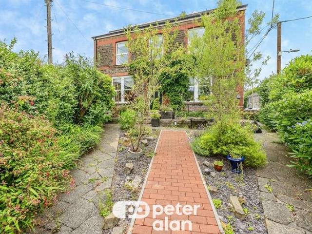 Farm for sale in Maesteg, Caerau