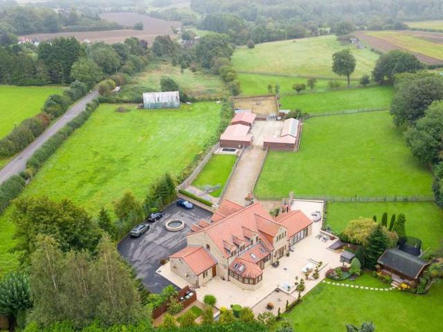 Farm for sale in Barwick in Elmet and Scholes, Barwick In Elmet