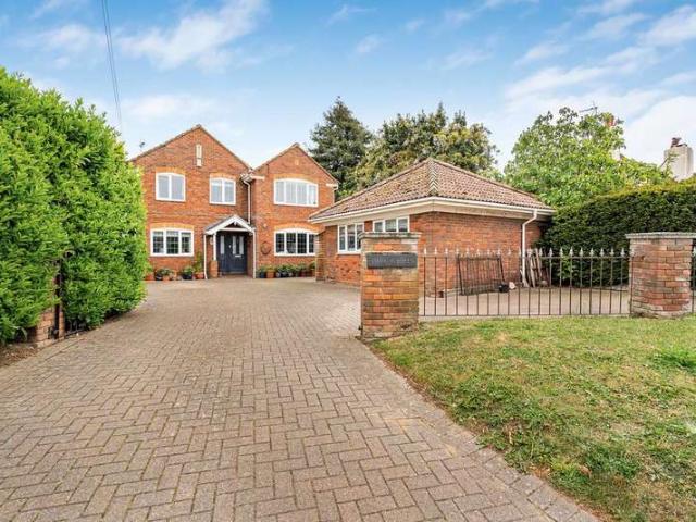 Farm for sale in Thorpe, Runnymede
