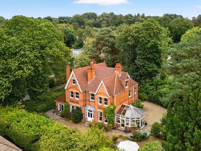 Farm for sale in Heol-las, Surrey