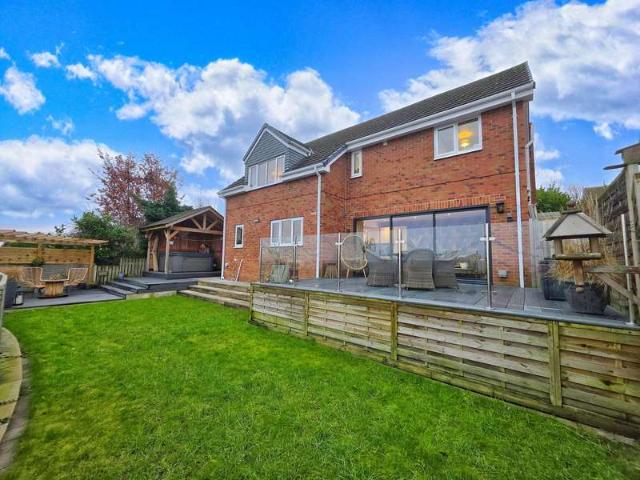 Farm for sale in Pogmoor, South Yorkshire