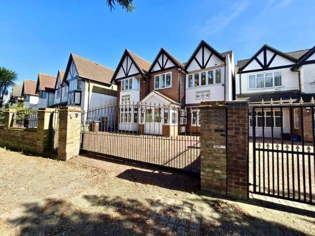 Farm for sale in London Borough of Hounslow, Osterley