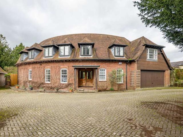 Apartment for sale in Belgravia, Greater London
