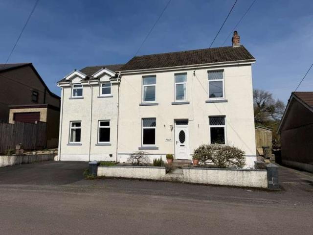 Farm for sale in Llanfihangel Aberbythych, Carmel