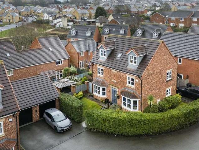 Farm for sale in Drighlington