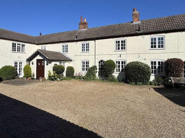 Farm for sale in Holwell, Brentingby