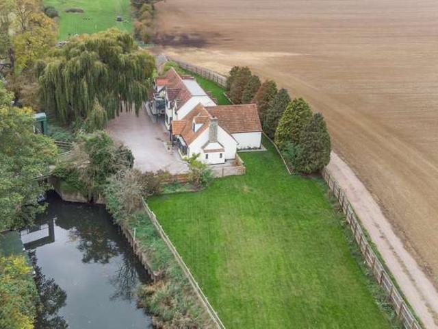 Farm for sale in Great Doddington, North Northamptonshire