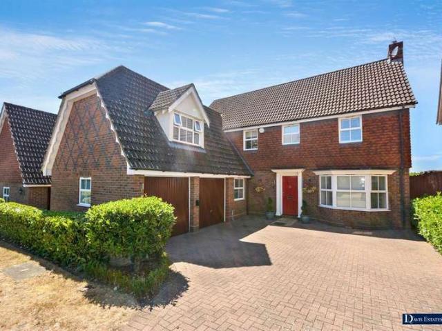 Farm for sale in Ardleigh Green, Greater London