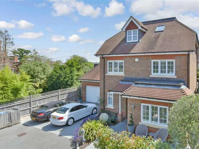 Farm for sale in London Borough of Croydon, Greater London