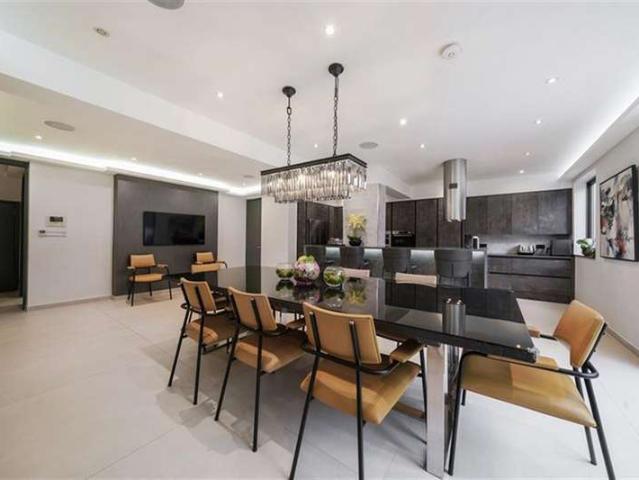 Farm for sale in Hendon, Greater London