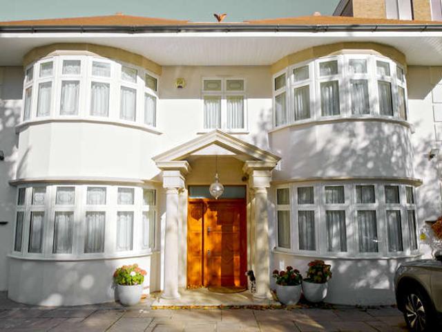 Farm for sale in Brondesbury, Greater London