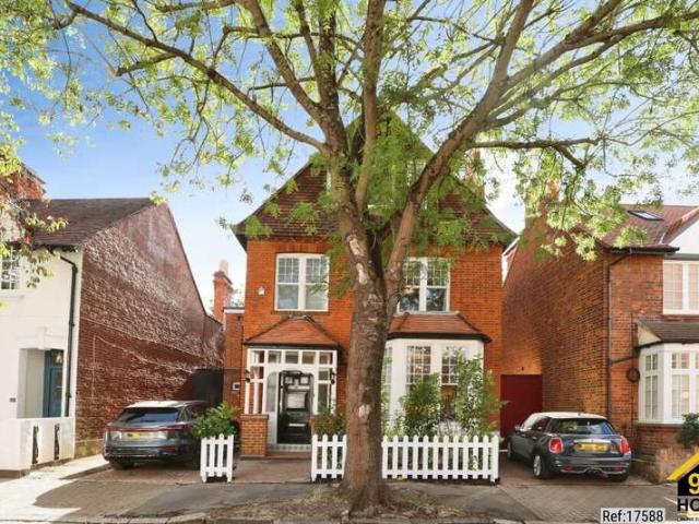 Farm for sale in Bedford Park, Greater London
