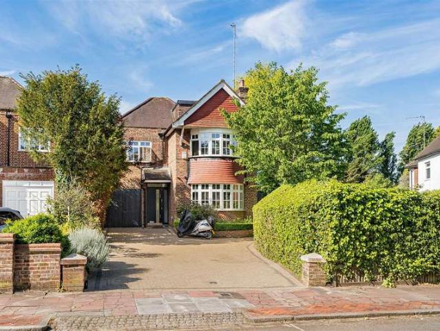 Farm for sale in Muswell Hill, Greater London