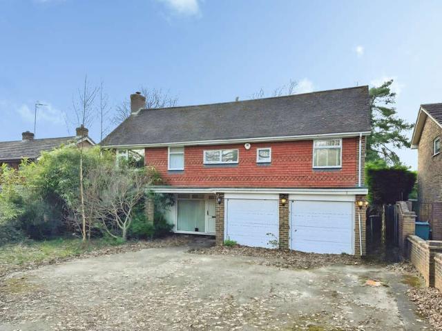Farm for sale in Pound Hill, Crawley
