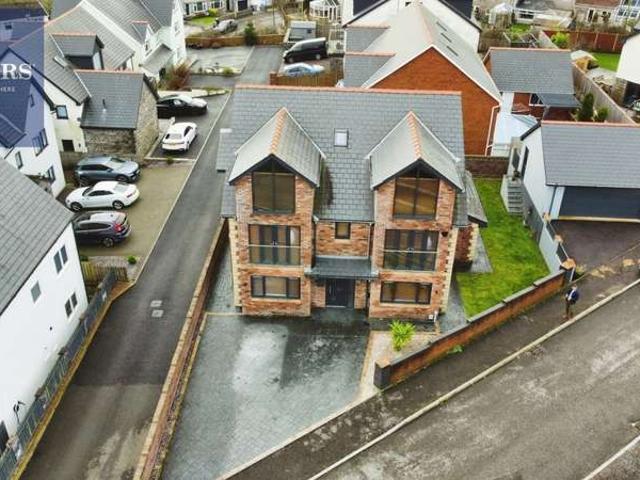 Farm for sale in Ynysawdre, Brynmenyn