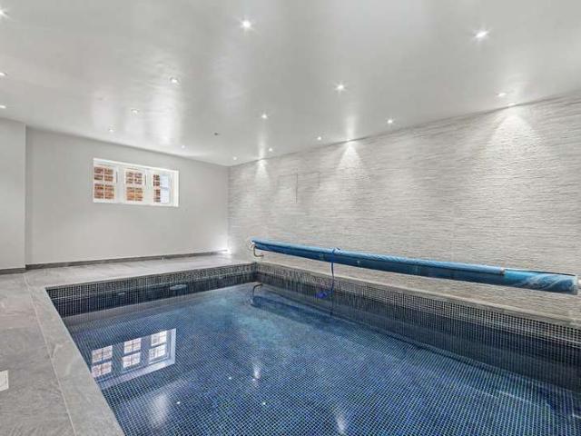 Farm for rent in Radlett, Hertfordshire