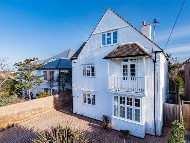 Farm for sale in Kingsdown Park, The Bridge