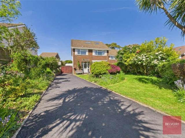 Farm for sale in Holtsfield, Wales