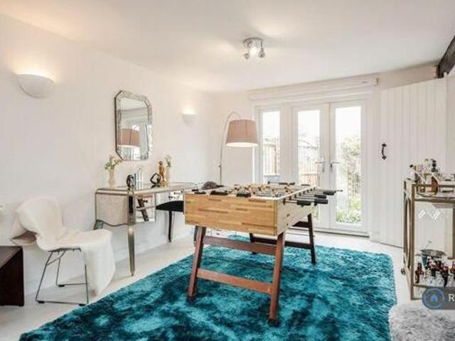 House for sale in Ascot