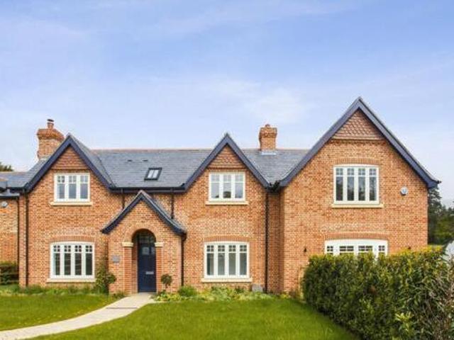 House for sale in Ascot