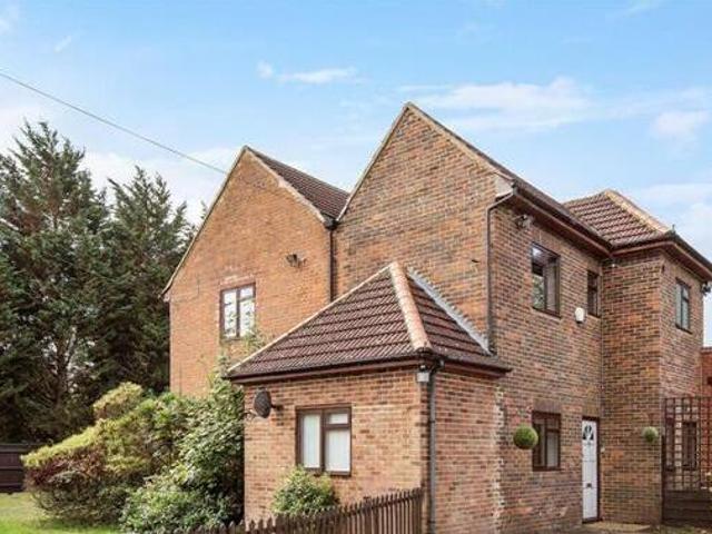 House for sale in Ascot