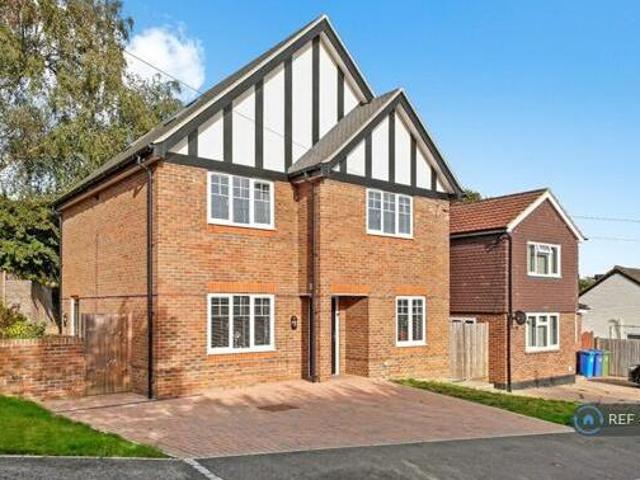 House for sale in Ascot