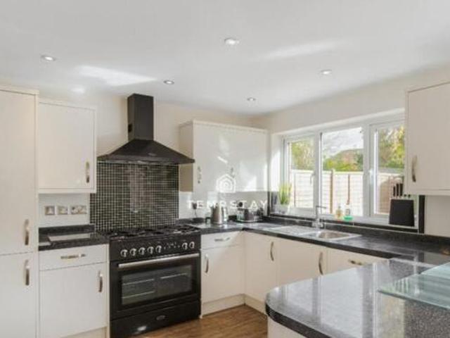 House for sale in Ascot