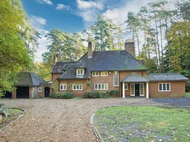 House for sale in Ascot