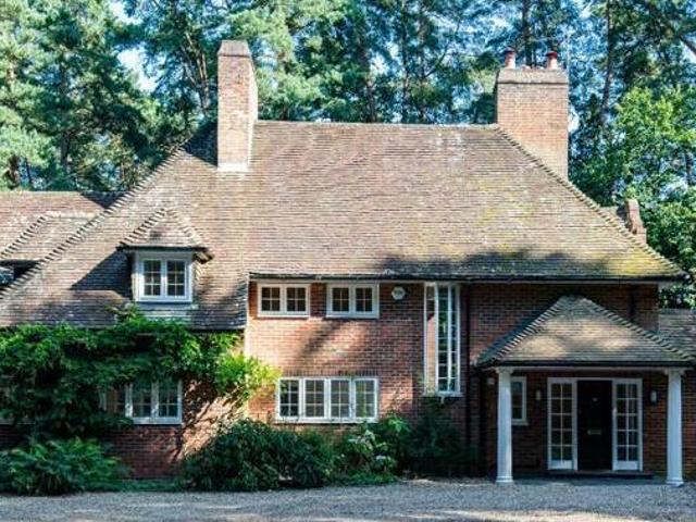 House for sale in Ascot