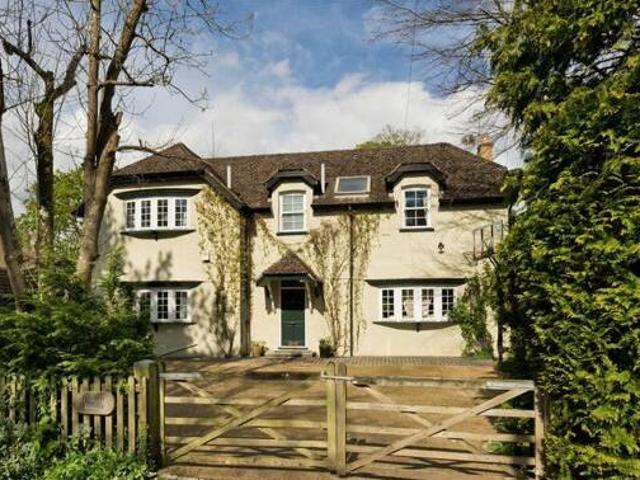 House for sale in Ascot