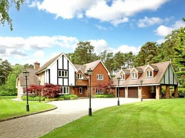 House for sale in Ascot