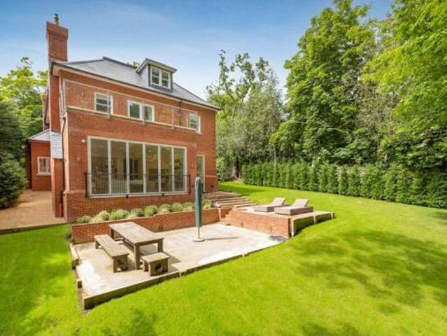 House for sale in Ascot