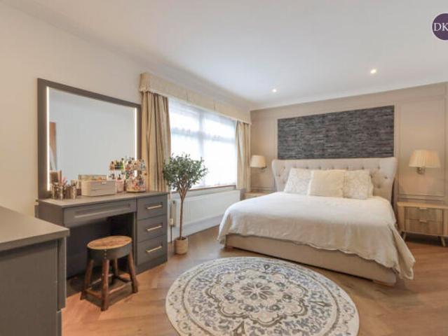 Farm for rent in North Watford