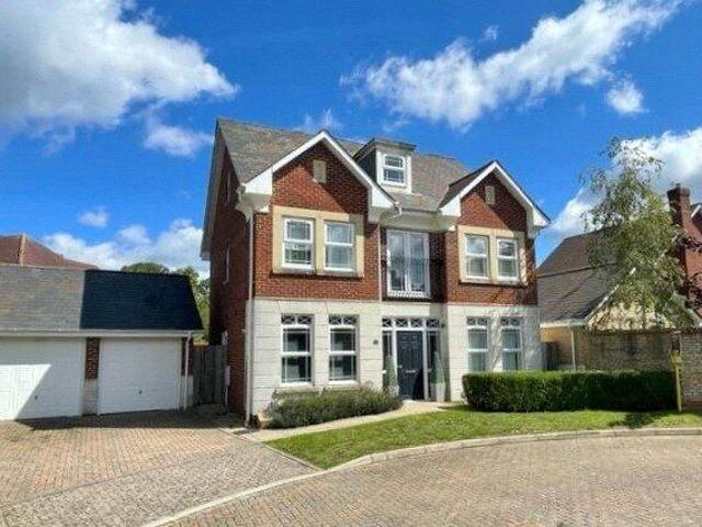 House for rent in Heol-las, Surrey