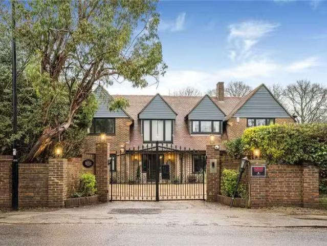 House for rent in Hadley Wood, Greater London