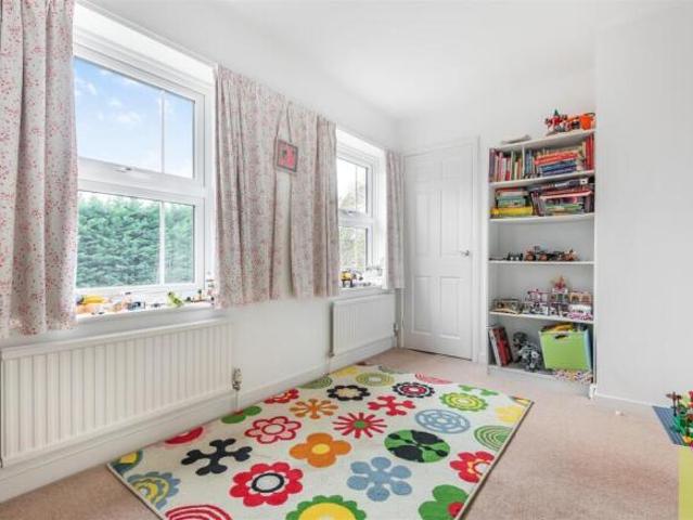 Farm for rent in Strawberry Hill, Greater London