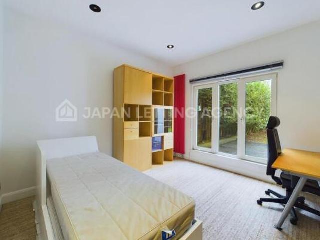 Farm for rent in London Borough of Ealing, Greater London