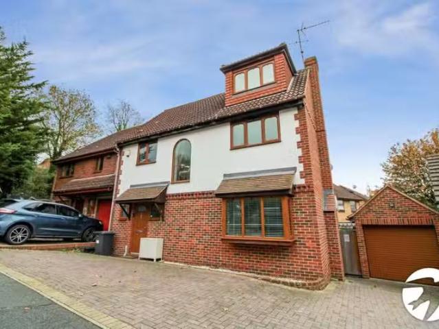 House for rent in Swanscombe and Greenhithe, Monks Orchard