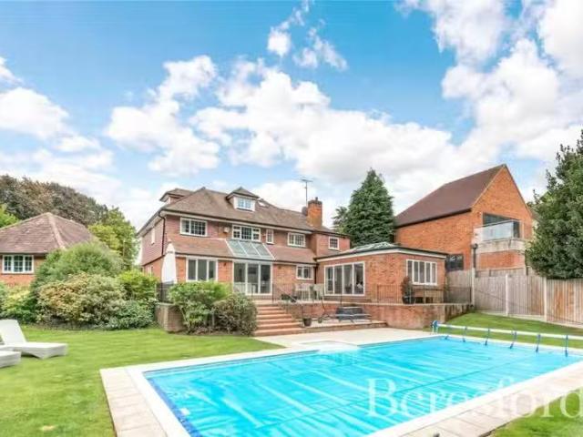 House for rent in Navestock Side, Essex
