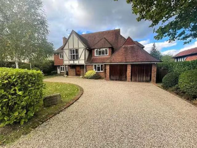 House for rent in Navestock Side, Essex