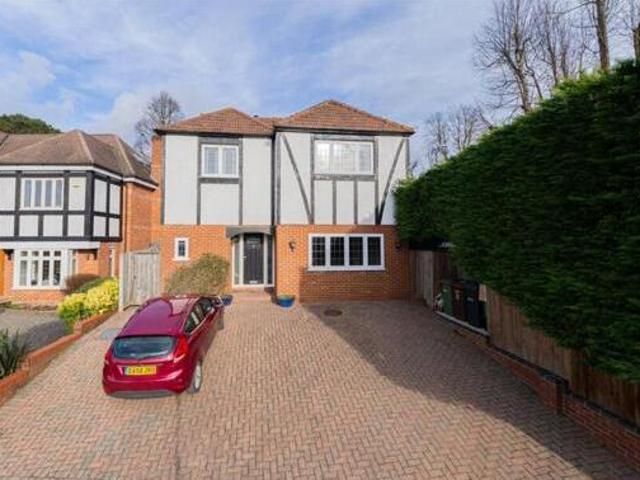 House for sale in Hatching Green, Five Acres