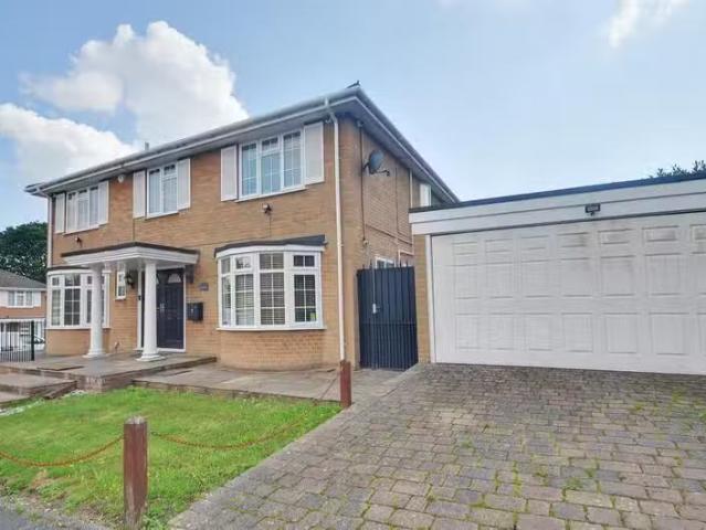 House for rent in Little Stanmore, Greater London